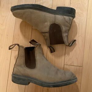 Blundstone 1306 Chelsea Boots - PLAY condition